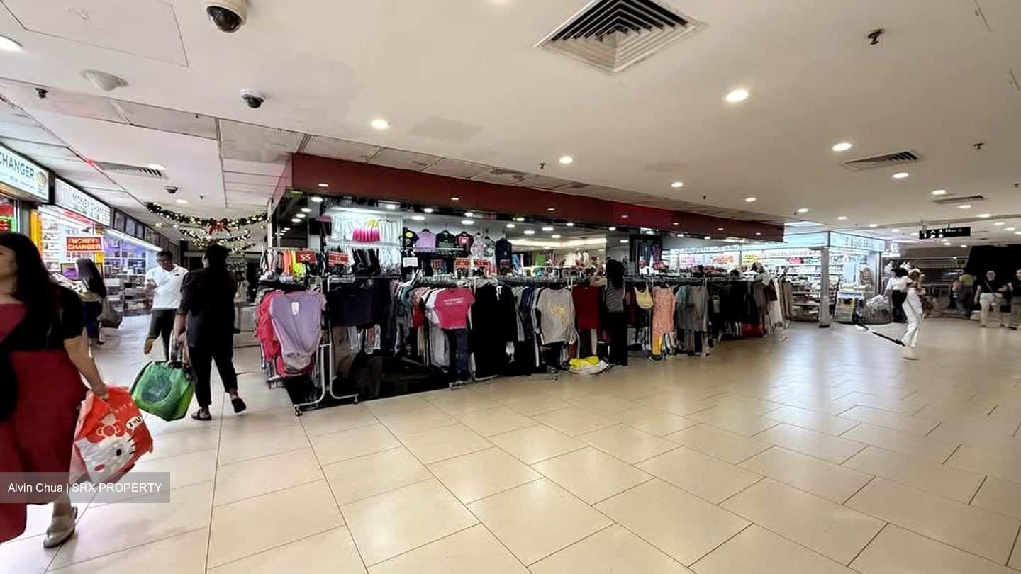 Lucky Plaza (D9), Shop House #628800511